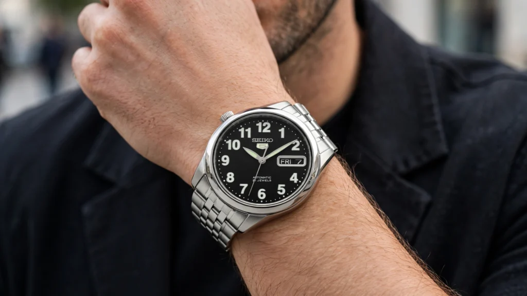 the Seiko SNK381K1 stainless steel automatic watch case